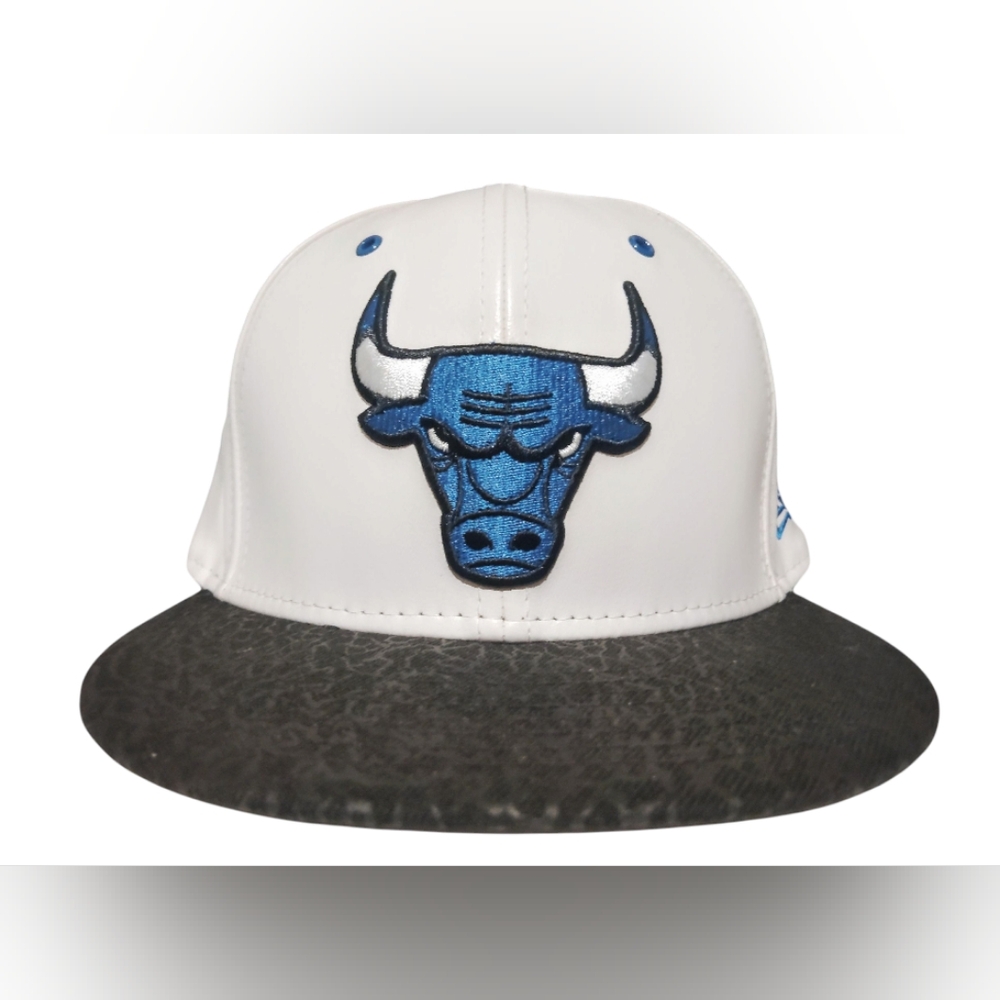 Chicago Bulls Snapback Cap Leather White And Blue With Elephant Print New Era